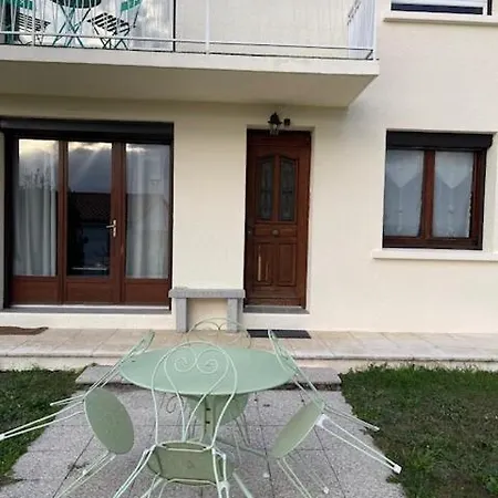 Avec Jolie Vue Et Jardin Privatif Apartment Mezel (Puy-de-Dome)