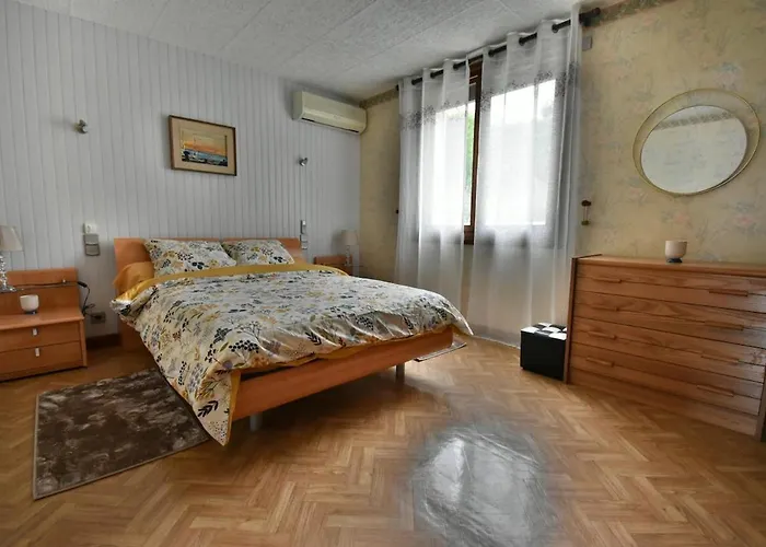 Apartment Avec Jolie Vue Et Jardin Privatif *