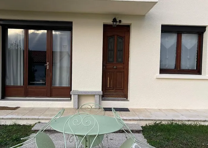 Avec Jolie Vue Et Jardin Privatif * Mezel (Puy-de-Dome)