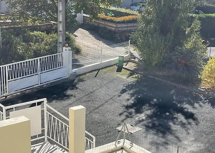 Avec Jolie Vue Et Jardin Privatif * Mezel (Puy-de-Dome)
