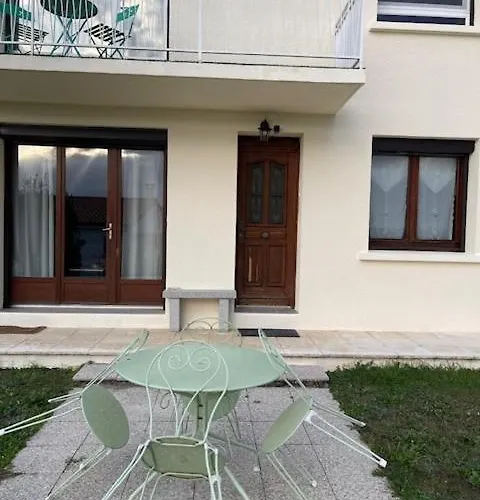 Avec Jolie Vue Et Jardin Privatif Апартаменты Mezel (Puy-de-Dome)