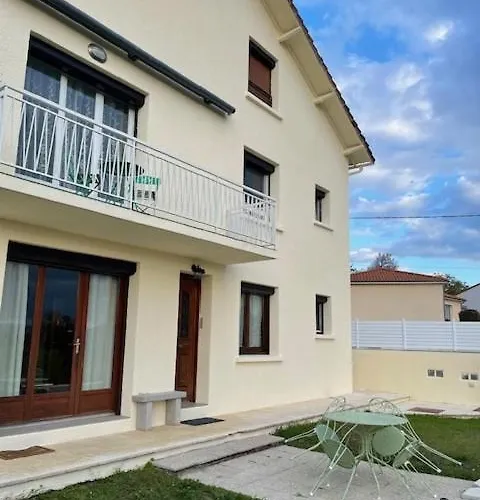 Avec Jolie Vue Et Jardin Privatif * Mezel (Puy-de-Dome)